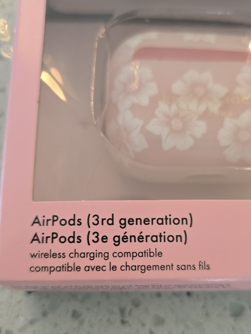 Kate Spadr Airpods 3 Case - Picture 5 of 5
